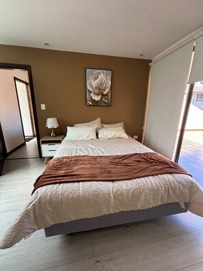 1 غرفة نوم ومكواة/لوح كي وواي فاي وملاءات أسرّة