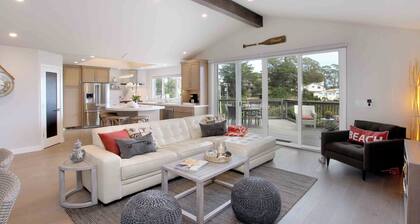 Sunny Cove Beachfront Beauty!