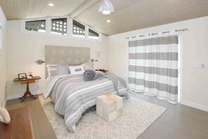 3 slaapkamers, een strijkplank/strijkijzer, reisbedje, wifi