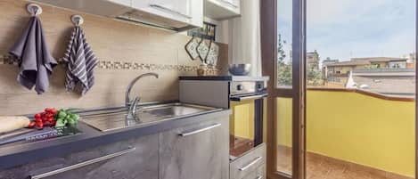 Apartment, 2 Bedrooms, Balcony, City View | Interior