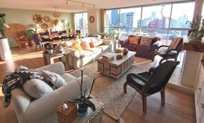 TV - Bright & Spacious Apartment with Mexico City Views – Polanco (Ciudad de México)