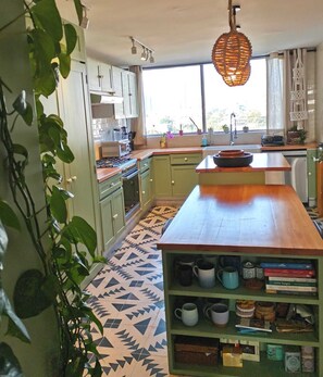 Microwave, oven, stovetop, dishwasher - Bright & Spacious Apartment with Mexico City Views – Polanco (Ciudad de México)