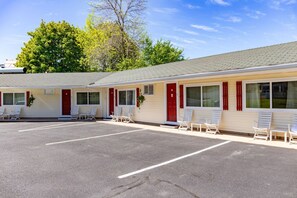 Exterior - Gallagher`s Travels Room 7 (Double Queen) (Bar Harbor)