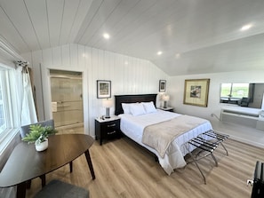 WiFi - Gallagher`s Travels Room 5 (King Bed) (Bar Harbor)
