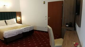 Kamar Double atau Twin Deluks, balkon, pemandangan gunung | Setrika/meja setrika dan Wi-Fi gratis