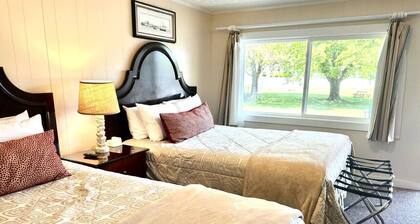 Gallagher`s Travels Room 3 (Double Queen Bed)