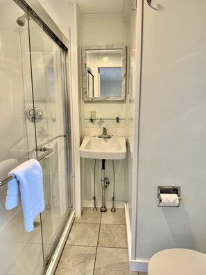 Bathroom - Gallagher`s Travels Room 2 (King Bed) (Bar Harbor)