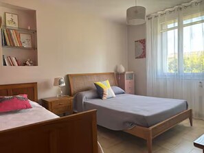 3 bedrooms, desk, iron/ironing board, free WiFi - Le Clos Elie, an ancient winegrowing estate between the Mediterranean and the Cévennes mountains (Fontanès)