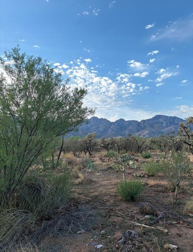 Sunset & Mountain Views - Adventure Getaway