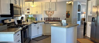 Sunset & Mountain Views - Adventure Getaway