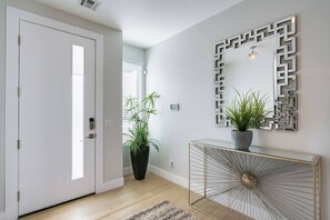 Interior - Stylish NEW 3BR Home in Historic Phoenix Coronado (Phoenix)