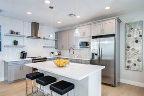 Fridge, microwave, oven, stovetop - Stylish NEW 3BR Home in Historic Phoenix Coronado (Phoenix)