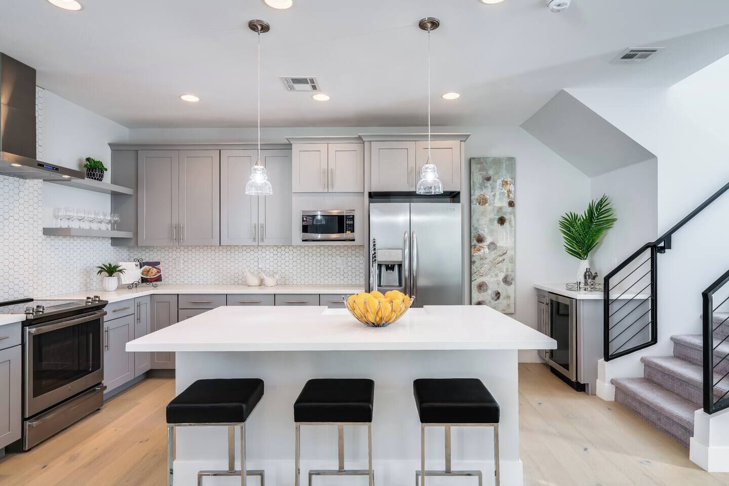 Refrigerador, microondas, horno y parrilla de estufa 