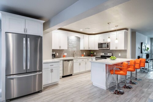 Stylish Scottsdale Home & Pool Table