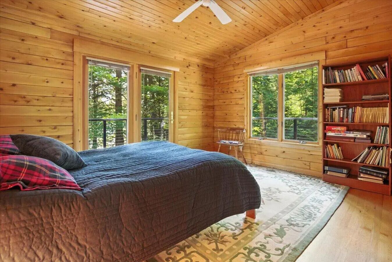 5 Schlafzimmer, Schreibtisch, Bügeleisen/Bügelbrett, Bettwäsche