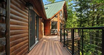 Spacious Waterfront Log Home on Huge Lake in Private Cove: Host Weddings