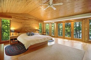 5 bedrooms, desk, iron/ironing board, WiFi