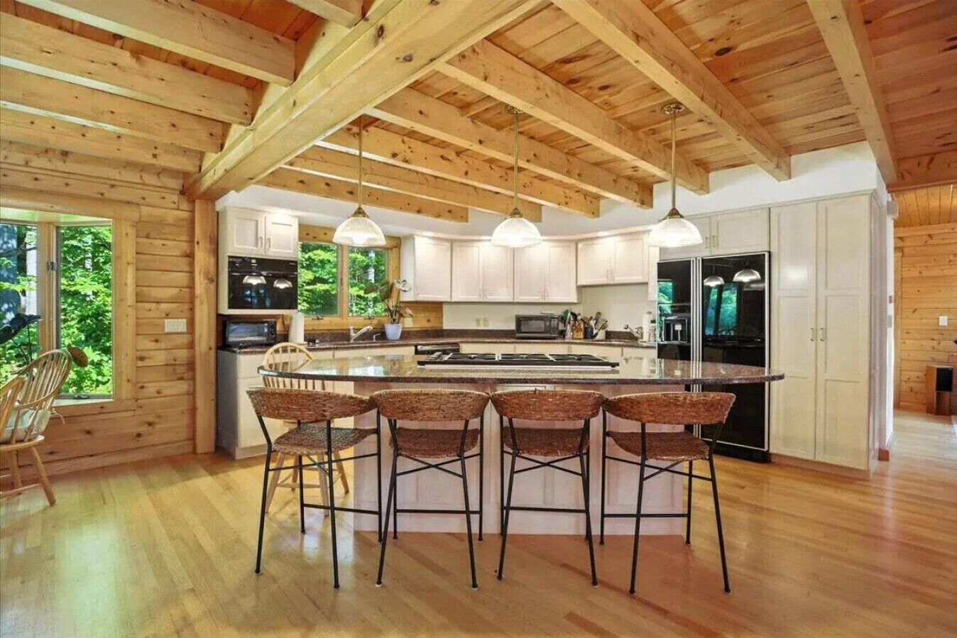 冷蔵庫、電子レンジ、オーブン、コンロ