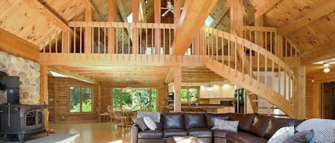 TV, bøker, kontorer og printere