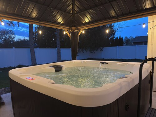 Private Hot Tub • Bright Home Near Downtown