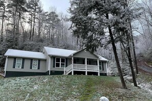 Exterior - Deer Ridge Retreat ~ Mountain Retreat (Bryson City)