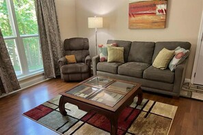 TV, fireplace, DVD player, offices - Deer Ridge Retreat ~ Mountain Retreat (Bryson City)
