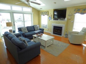 Smart TV, fireplace, DVD player - Beach-Block Family Escape, Spacious Home + Deck, Steps to the Sand! (Ocean City)