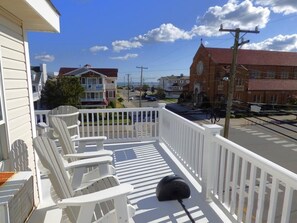 Property grounds - Beach-Block Family Escape, Spacious Home + Deck, Steps to the Sand! (Ocean City)