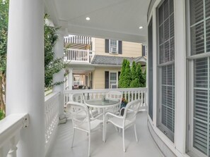 Outdoor dining - Prime Goldcoast location - Close to Beach & Boardwalk (Ocean City)