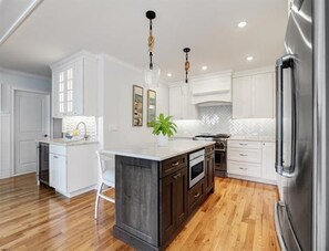 Fridge, microwave, oven, stovetop - Chic Shore Retreat Close to Beach (Ocean City)