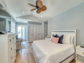 5 habitaciones, tabla de planchar con plancha y internet 