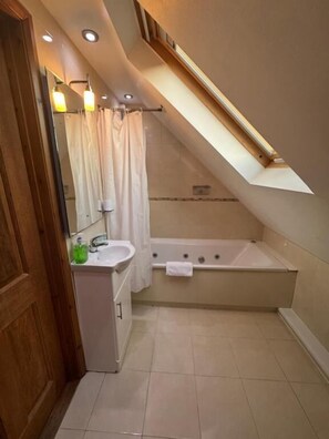 Deluxe Double Room, Non Smoking | Bathroom | Combined shower/tub, hair dryer, towels, toilet paper - The Clubhouse (Sheffield)