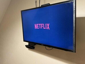 Espacio para trabajar con laptop y wifi gratis 