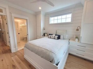 4 bedrooms, iron/ironing board, Internet - Luxury Coastal Retreat – Close to Beach, Boardwalk & Dining (Ocean City)
