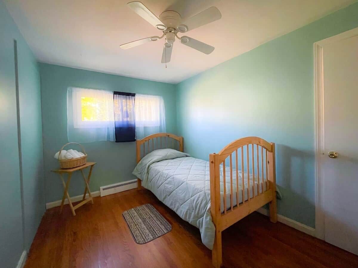 3 slaapkamers, een strijkplank/strijkijzer, wifi, beddengoed