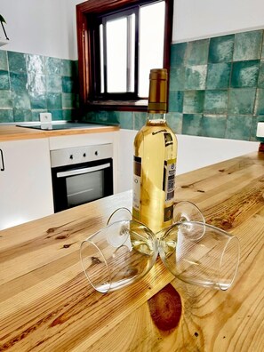 Fridge, microwave, oven, stovetop - Newly refurbished apartment in the heart of La Santa (La Santa)