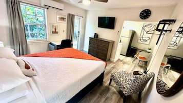 Strygejern/strygebræt, internetforbindelse, sengetøj