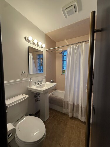 THE YALE/ 4Bd/Modern/Professionally Designed/Premium location