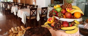 Free daily buffet breakfast  - Hotel Salto Grande (Punta del Este)