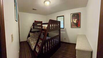 2 dormitorios, tabla de planchar con plancha, wifi y ropa de cama