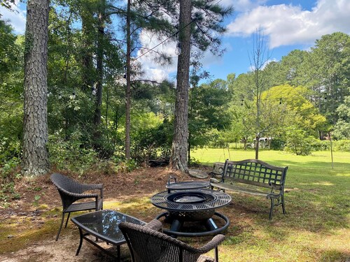 The Great Little Orchard, "The GLO"- Cozy cottage with game room, mini trail