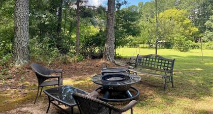 The Great Little Orchard, "The GLO"- Cozy cottage with game room, mini trail