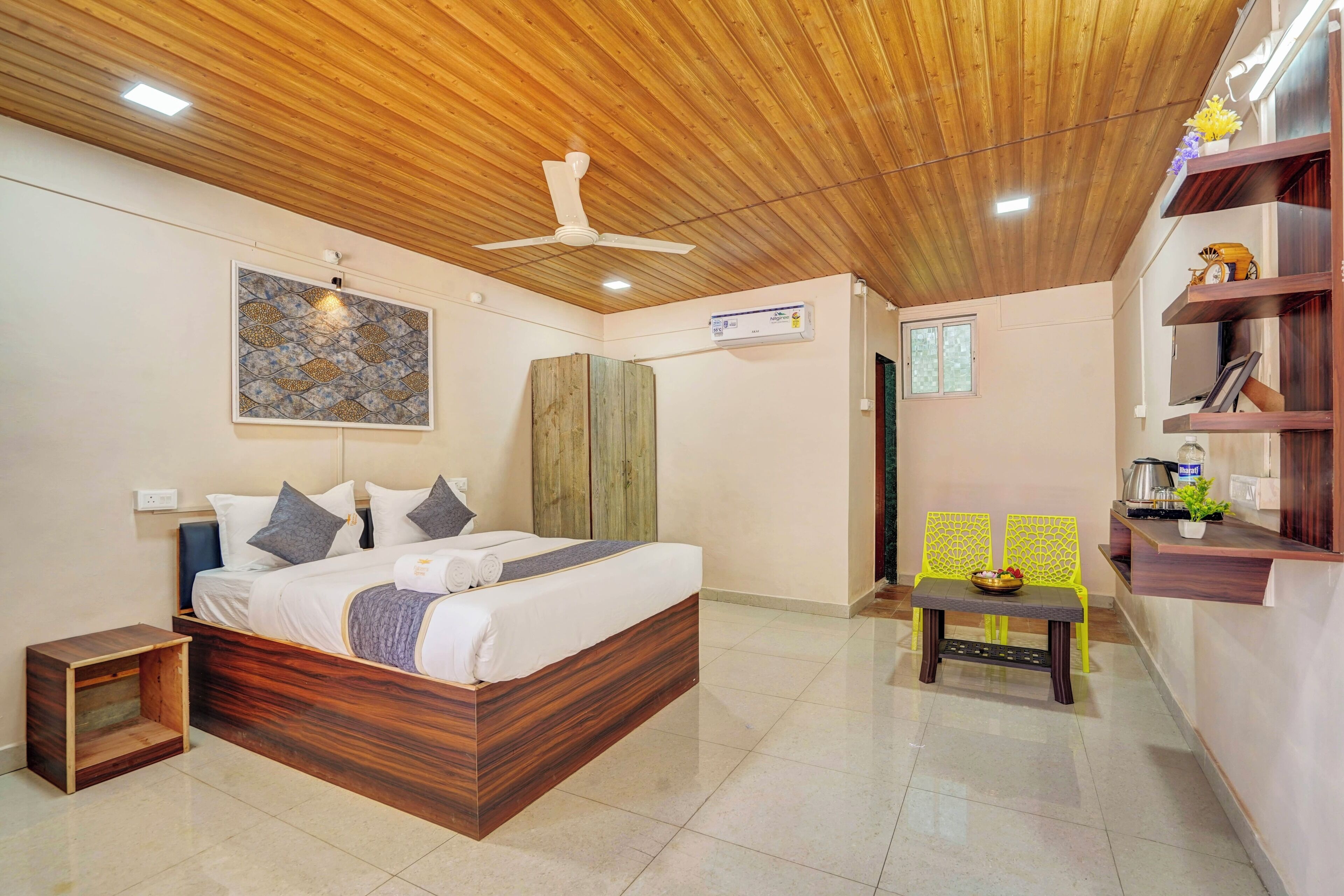 Deluxe Double Room | Desk, laptop workspace, blackout drapes, soundproofing