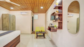 Deluxe Double Room | Desk, laptop workspace, blackout curtains, soundproofing