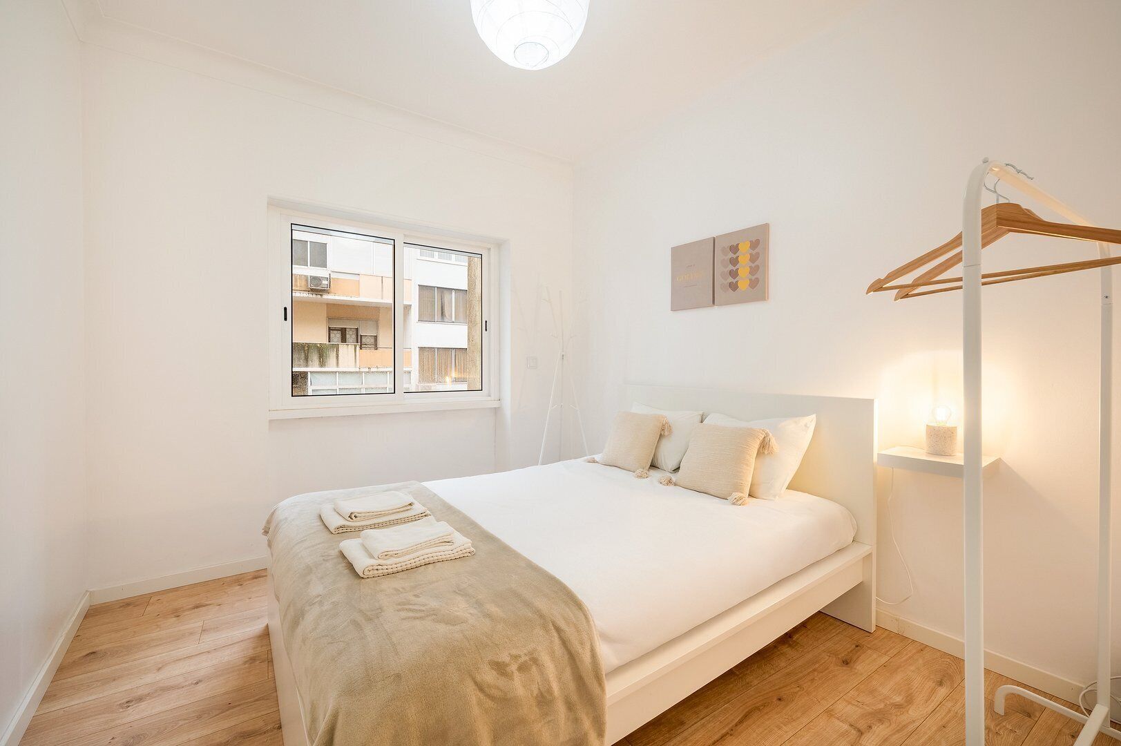 Iron/ironing board, internet, bed sheets