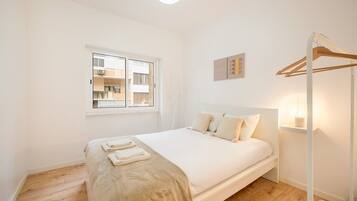 Iron/ironing board, internet, bed sheets