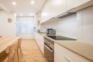 Frigorifero, microonde, forno, macchina per tè/caffè