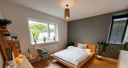 Spacious 3-bed in Dulwich with parking