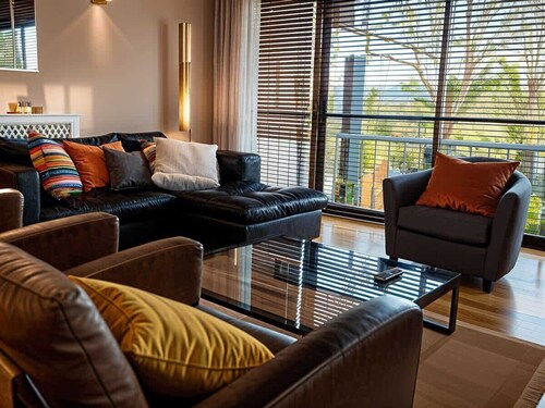 Spacious 3-bed in Dulwich with parking