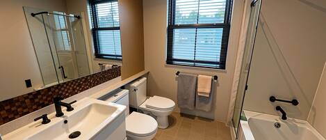 Hårføner, håndklær, såpe og toalettpapir